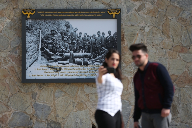 12 yıldır evlerinde Türk bayrakları asılı